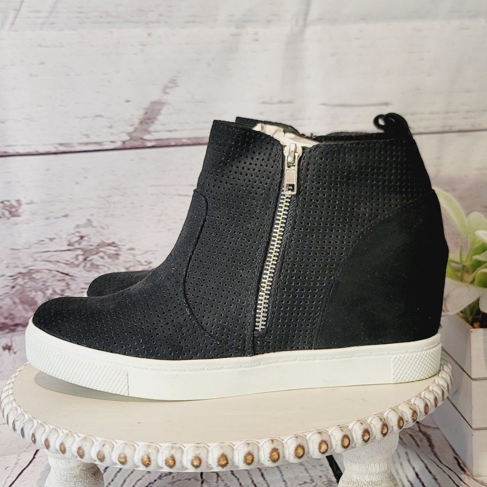 NWT Brash Black Faux Suede Perforated Wedge Ankle Heeled Bootie Sneaker Size 10 - Picture 4 of 13